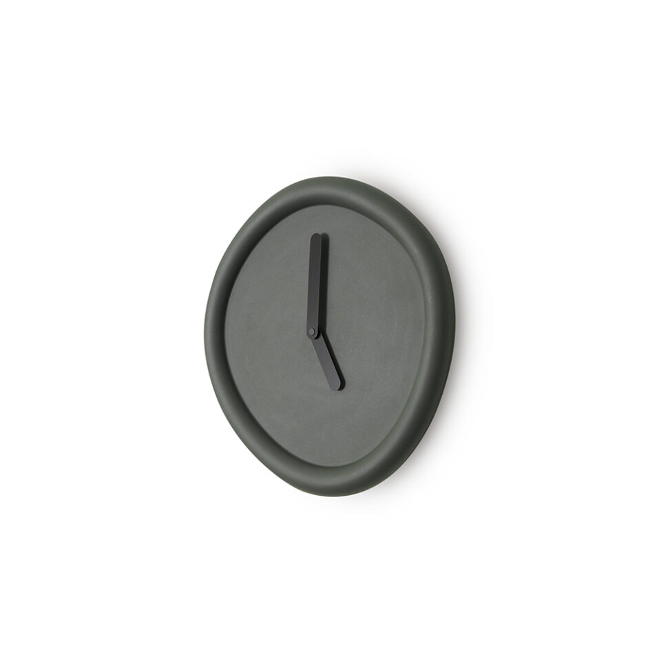 RC003_Werkwaardig_roundclock_deepgreen_perspective_1_Low