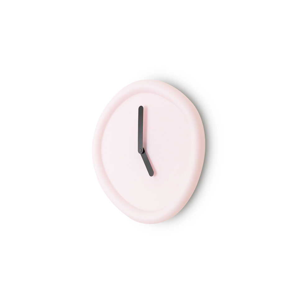 RC006_Werkwaardig_roundclock_babypink_perspective_1_Low