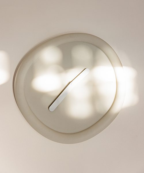 Werkwaardig_RoundClock_Lightgrey_RC002_interior2